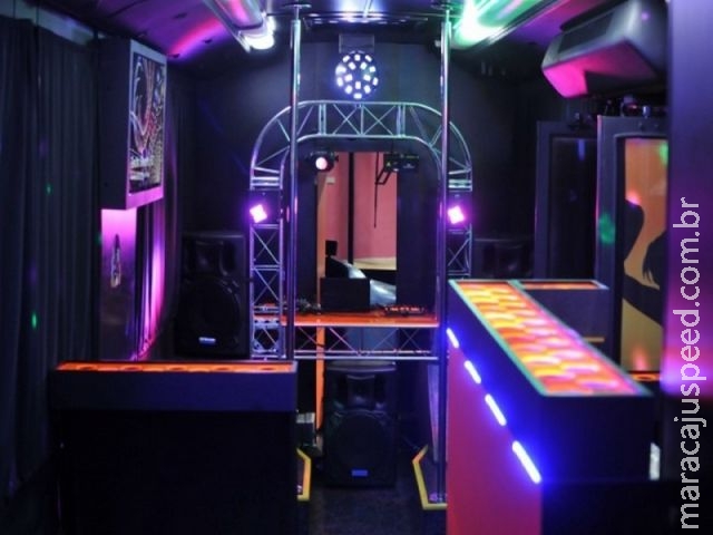 Festa no busão é novidade para quem procura uma balada diferente na cidade Festa no busão é novidade para quem procura uma balada diferente na cidade