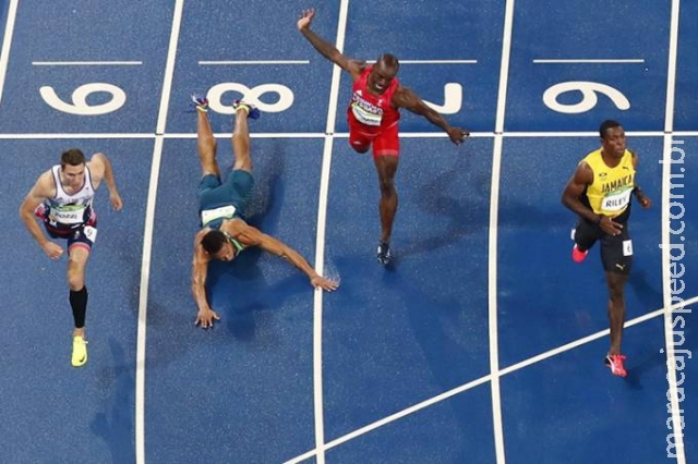Brasileiro se joga na linha de chegada e consegue vaga na semi dos 110m com barreiras Brasileiro se joga na linha de chegada e consegue vaga na semi dos 110m com barreiras