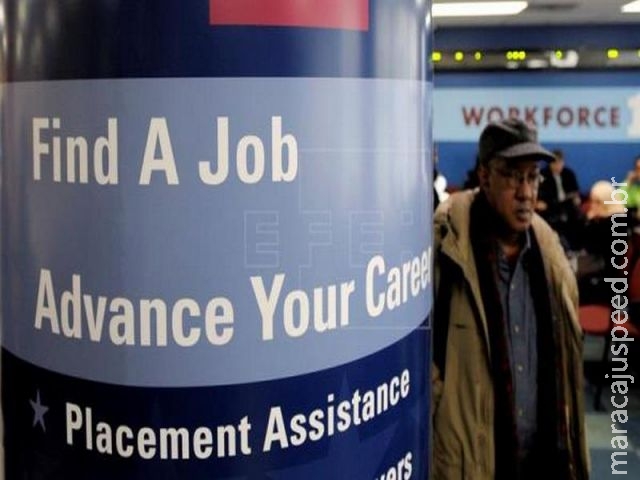 Desemprego nos EUA permanece em 4,9% com forte alta nos postos de trabalho