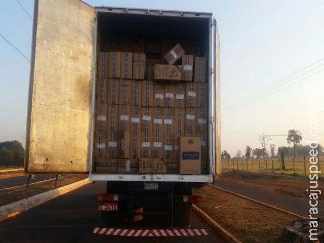 PRF apreende caminhão e carreta carregada de cigarros de origem estrangeira