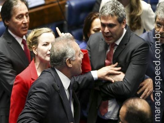 Impeachment: segundo dia do julgamento tem manhã tensa e tarde de depoimentos Impeachment: segundo dia do julgamento tem manhã tensa e tarde de depoimentos