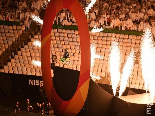 Atleta cadeirante desce megarrampa e levanta público no Maracanã Atleta cadeirante desce megarrampa e levanta público no Maracanã