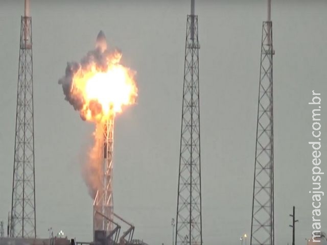 Dona do satélite destruído com o foguete da SpaceX quer US$ 50 milhões Dona do satélite destruído com o foguete da SpaceX quer US$ 50 milhões