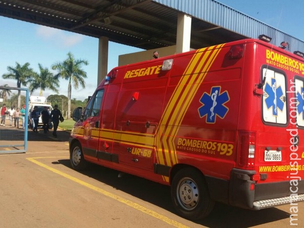 Suspeita de vazamento de amônia em frigorífico mobiliza bombeiros em MS Suspeita de vazamento de amônia em frigorífico mobiliza bombeiros em MS