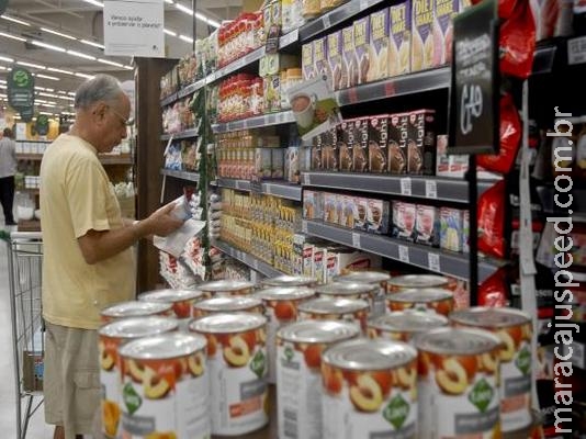 Preços dos alimentos voltam a cair e aliviam a inflação, diz FGV