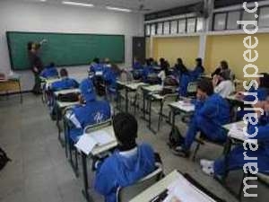  Professor no Brasil ganha 50% da média paga em países ricos