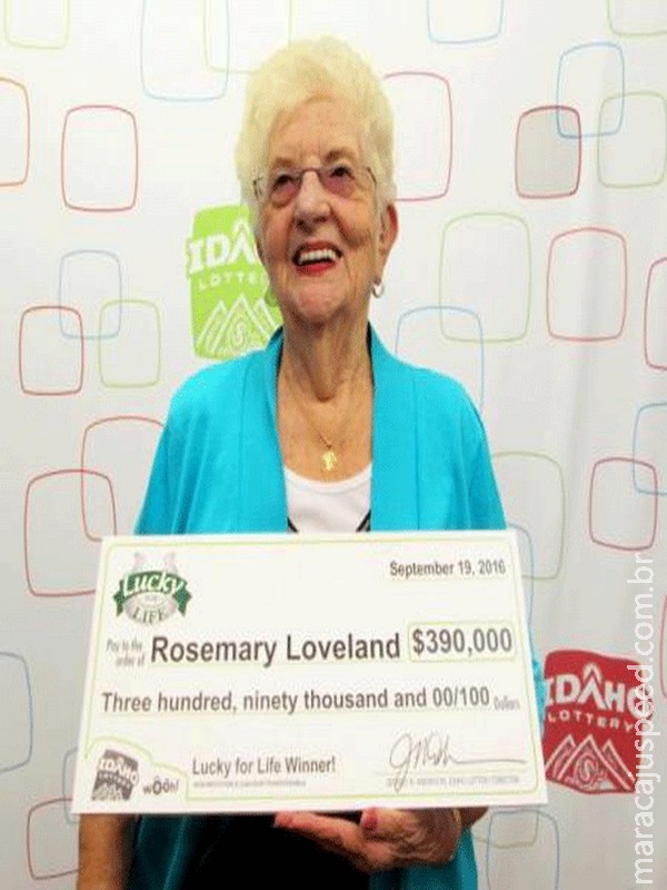 Mulher ganha US$ 390 mil na loteria após jogar mesmos números 27 anos Mulher ganha US$ 390 mil na loteria após jogar mesmos números 27 anos