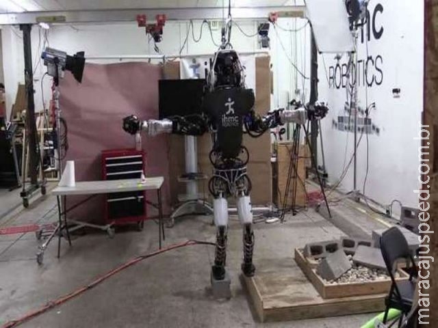 Robô humanoide Atlas continua a evoluir e agora se equilibra muito bem Robô humanoide Atlas continua a evoluir e agora se equilibra muito bem