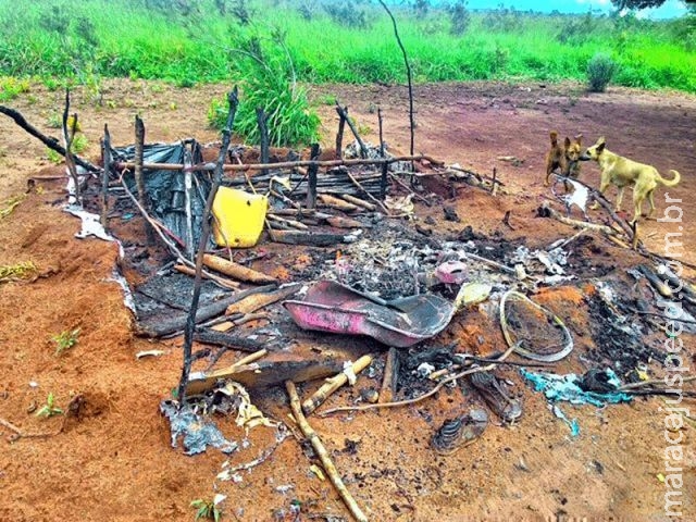 Novo incêndio e ataque a tiros deixam cerca de 40 Guarani e Kaiowá desabrigados Novo incêndio e ataque a tiros deixam cerca de 40 Guarani e Kaiowá desabrigados
