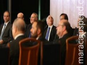 Planalto quer aprovar PEC dos Gastos Públicos e adia reforma da Previdência Planalto quer aprovar PEC dos Gastos Públicos e adia reforma da Previdência