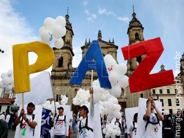 Governo e Farc assinam acordo de paz e encerram 52 anos de guerra na Colômbia Governo e Farc assinam acordo de paz e encerram 52 anos de guerra na Colômbia