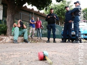 Homem é detido por moradores ao tentar furtar bolsa de mulher