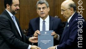 Orçamento prevê salário mínimo de R$ 945,80 no próximo ano Orçamento prevê salário mínimo de R$ 945,80 no próximo ano