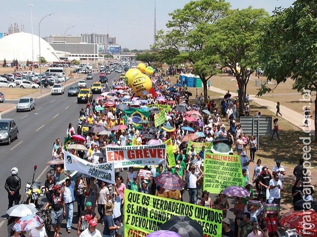 Sindicato dos Servidores Públicos Municipais de Maracaju-SISPMMA, participou das manifestações contra a PLP 257 e PEC 254 em Brasília Sindicato dos Servidores Públicos Municipais de Maracaju-SISPMMA, participou das manifestações contra a PLP 257 e PEC 254 em Brasília