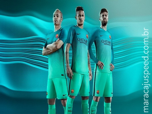 Barcelona lança terceiro uniforme e aposta em diferentes tons de verde Barcelona lança terceiro uniforme e aposta em diferentes tons de verde