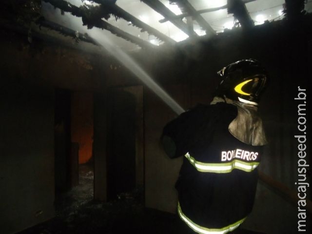 Incêndio destrói sala e quarto de casa no Parque das Nações I Incêndio destrói sala e quarto de casa no Parque das Nações I