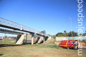 Após brigar com os pais, adolescente se joga de passarela