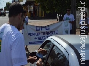 Blitz educativa reconhece atitudes corretas no trânsito Blitz educativa reconhece atitudes corretas no trânsito