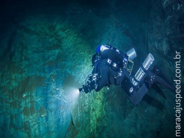 Caverna inundada mais profunda do mundo é achada na República Tcheca Caverna inundada mais profunda do mundo é achada na República Tcheca
