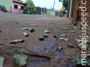" Machão " xinga e tenta dar tijolada em policiais, mas é contido a tiro " Machão " xinga e tenta dar tijolada em policiais, mas é contido a tiro