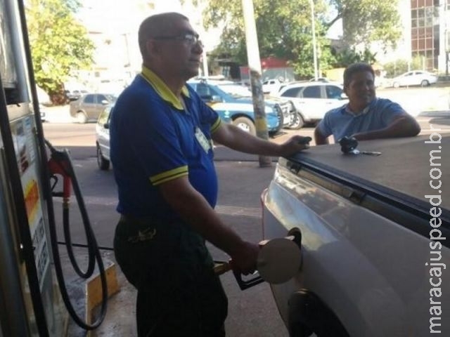 Mercado é livre e só postos podem reduzir preço da gasolina, diz sindicato Mercado é livre e só postos podem reduzir preço da gasolina, diz sindicato