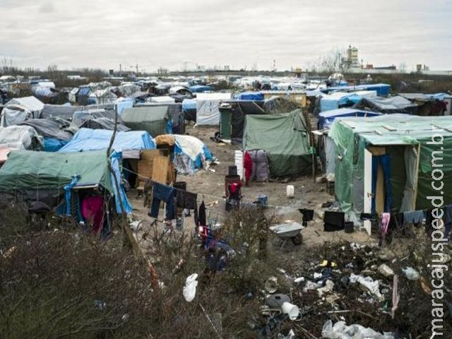 Retirada de imigrantes do campo de Calais começa com tranquilidade Retirada de imigrantes do campo de Calais começa com tranquilidade