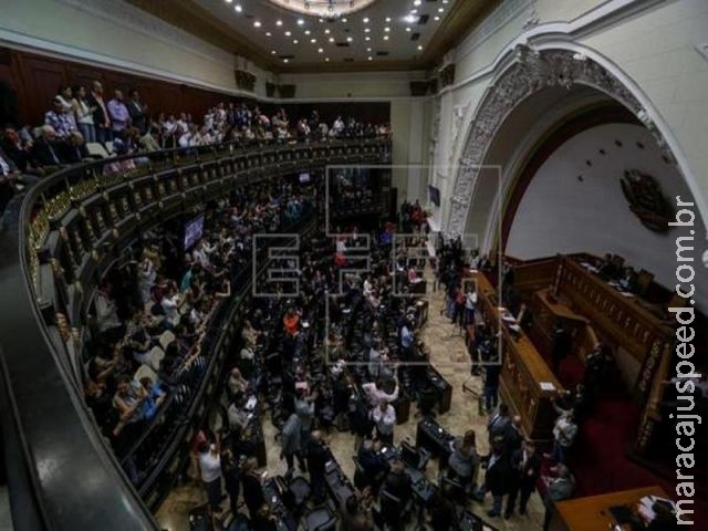 Parlamento venezuelano aprova início de processo político contra Maduro Parlamento venezuelano aprova início de processo político contra Maduro