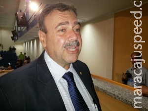 Vereador terá de pagar R$ 1 milhão à Prefeitura por receber sem trabalhar Vereador terá de pagar R$ 1 milhão à Prefeitura por receber sem trabalhar
