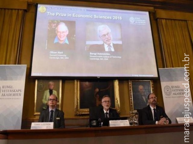 Dupla leva Nobel de Economia por " teoria de contratos " Dupla leva Nobel de Economia por " teoria de contratos "