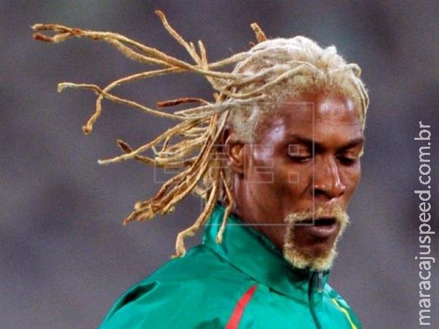Ídolo do futebol camaronês é internado em estado grave após sofrer AVC Ídolo do futebol camaronês é internado em estado grave após sofrer AVC