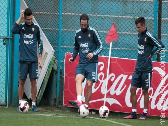 Quatro por um: sem Messi, Argentina enfrenta o Peru com ataque reforçado Quatro por um: sem Messi, Argentina enfrenta o Peru com ataque reforçado