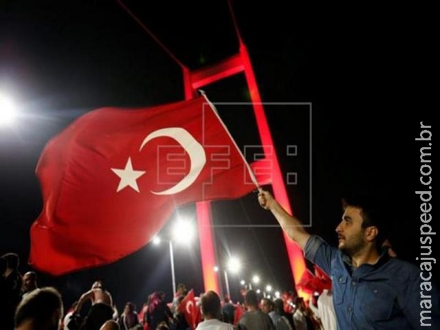 Turquia exonera 10 mil funcionários públicos por suposta tentativa de golpe