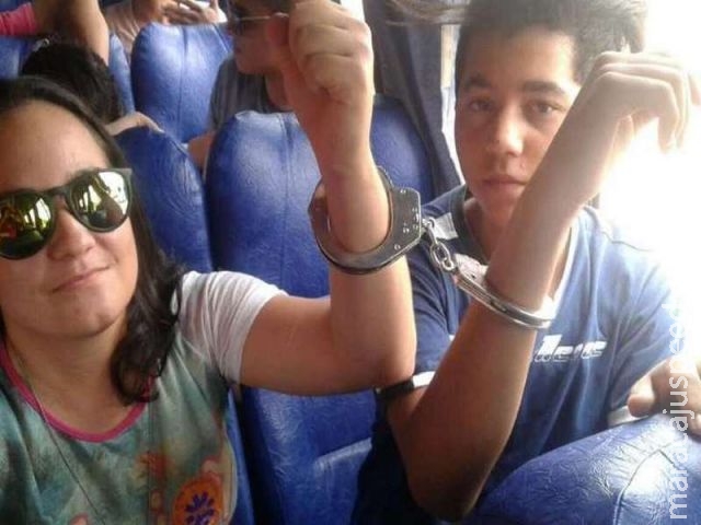 Alunos são algemados após serem retirados de escola no TO Alunos são algemados após serem retirados de escola no TO