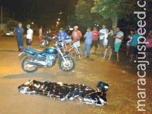 Homem de 29 anos é assassinado a tiros e adolescente fica ferida