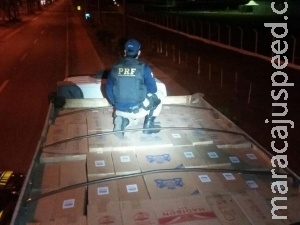 Caminhão com 30 mil pacotes de cigarros contrabandeados é apreendido Caminhão com 30 mil pacotes de cigarros contrabandeados é apreendido