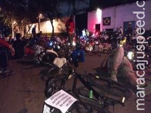 Ciclistas fazem manifestação em frente a casa de João Doria Ciclistas fazem manifestação em frente a casa de João Doria