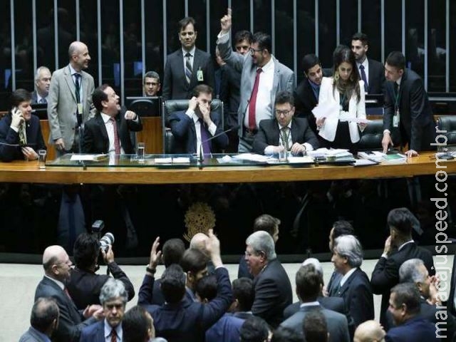 PEC do Teto volta a ser colocada à prova nesta semana na Câmara PEC do Teto volta a ser colocada à prova nesta semana na Câmara