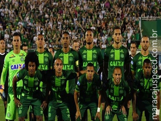 Acidente com avião que levava Chapecoense para final da Copa Sul-Americana deixa 76 mortos; 5 sobrevivem Acidente com avião que levava Chapecoense para final da Copa Sul-Americana deixa 76 mortos; 5 sobrevivem