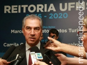 Reinaldo vai conversar com novos prefeitos antes de " pacotão " de obras Reinaldo vai conversar com novos prefeitos antes de " pacotão " de obras