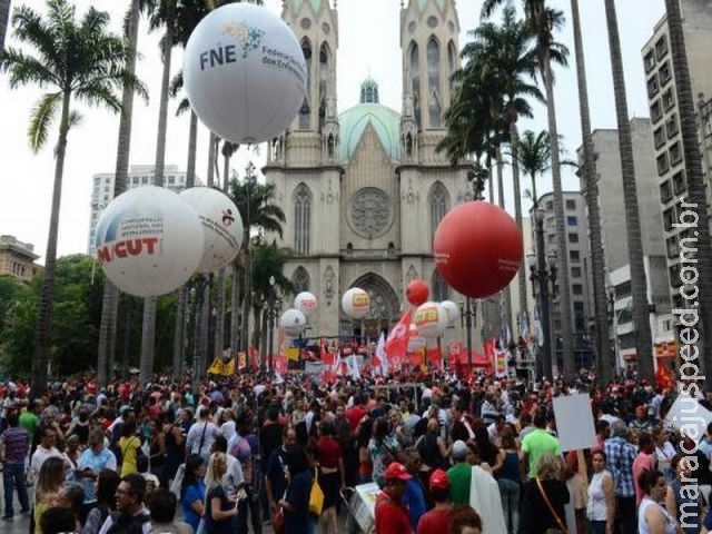 Movimentos sociais e sindicatos fazem ato em SP contra reformas Movimentos sociais e sindicatos fazem ato em SP contra reformas