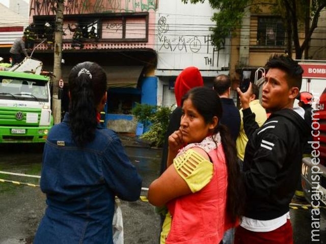 Após incêndio, famílias aguardam liberação da perícia para retirar pertences Após incêndio, famílias aguardam liberação da perícia para retirar pertences
