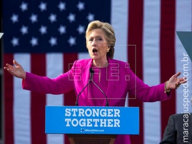Por telefone, Hillary reconhece a Trump sua derrota nas eleições Por telefone, Hillary reconhece a Trump sua derrota nas eleições