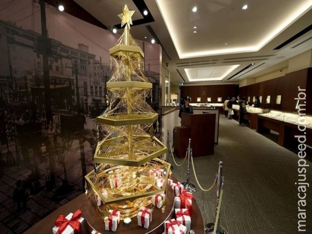 Joalheria japonesa exibe árvore de Natal em ouro puro que vale R$ 6 milhões Joalheria japonesa exibe árvore de Natal em ouro puro que vale R$ 6 milhões