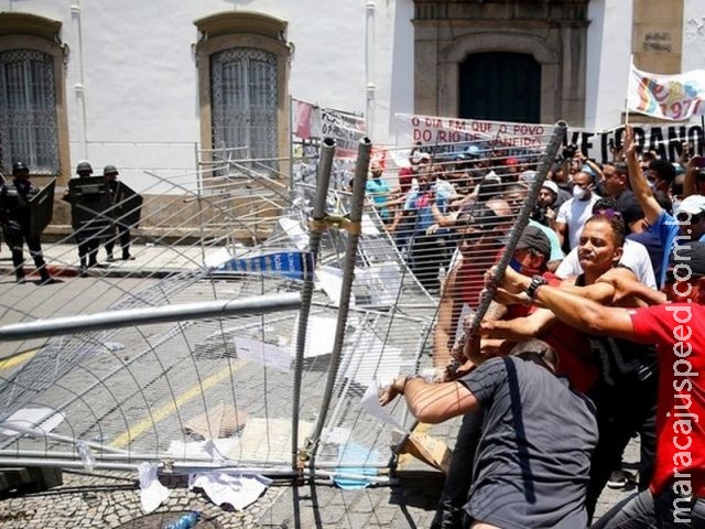 Pacote de austeridade na Alerj já tem 200 emendas; discussão volta nesta terça Pacote de austeridade na Alerj já tem 200 emendas; discussão volta nesta terça