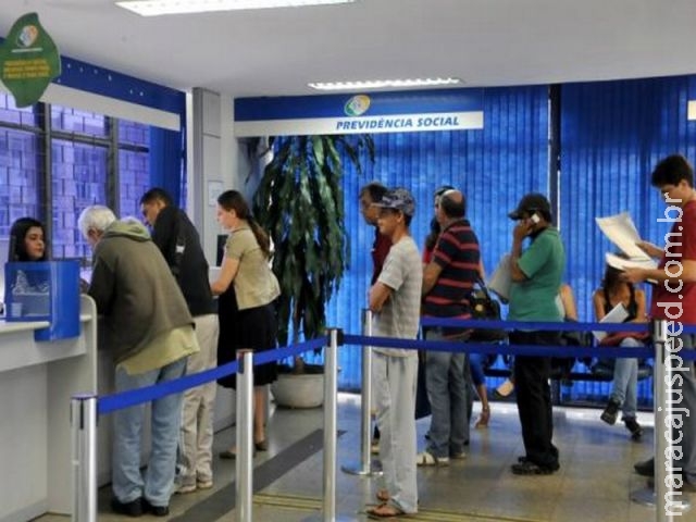Idade mínima para aposentadoria divide especialistas e centrais sindicais Idade mínima para aposentadoria divide especialistas e centrais sindicais