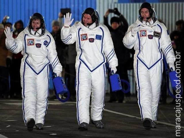 Três novos astronautas chegam à Estação Espacial Internacional Três novos astronautas chegam à Estação Espacial Internacional