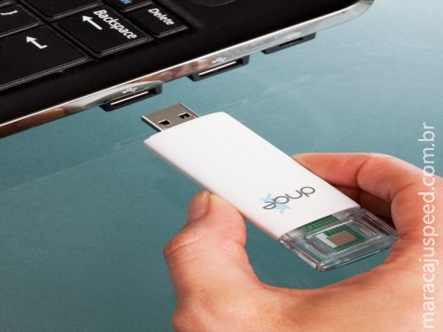 Cientistas desenvolvem novo tipo de teste de HIV em pendrive Cientistas desenvolvem novo tipo de teste de HIV em pendrive