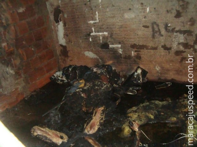 Homem morre carbonizado dentro de casa em Dourados Homem morre carbonizado dentro de casa em Dourados