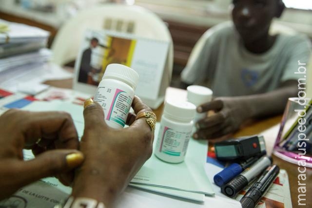 Mais de 18 milhões de pessoas recebem terapia antirretroviral no mundo