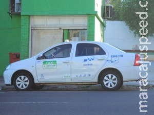 Homem assalta farmácia, tenta fugir em táxi, mas acaba preso Homem assalta farmácia, tenta fugir em táxi, mas acaba preso